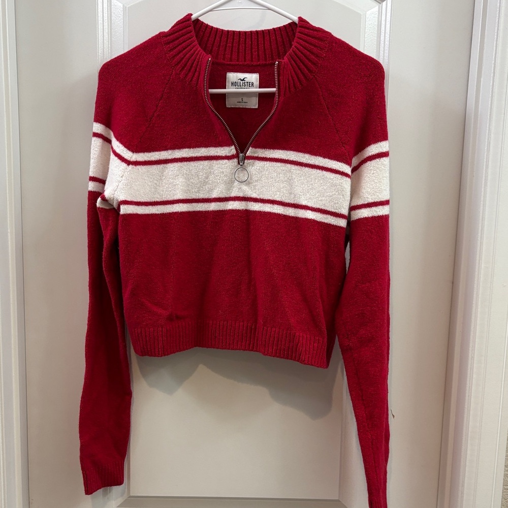 Hollister Women's V-Neck Sweater in Red and White